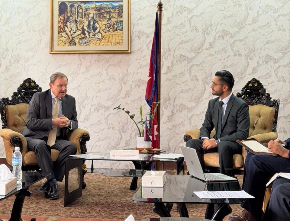 शिक्षामन्त्री पोखरेलसँग बेलायतका राजदूतको भेट